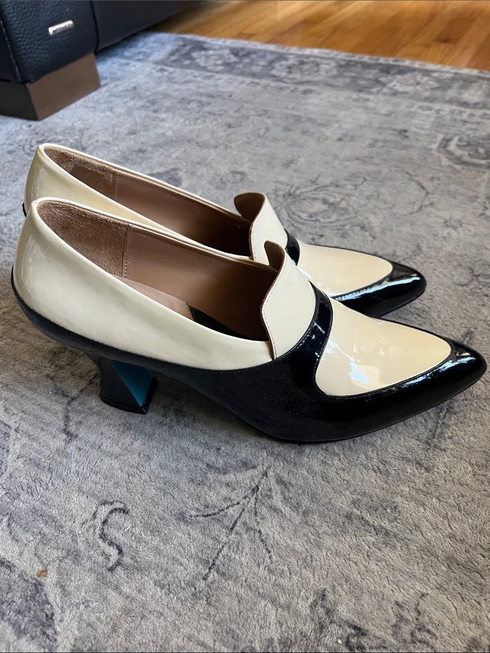 Poser Shirley loafer contrast heels